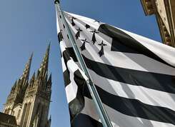 Ar c'helenn divyezhek e Kemper ha Kemper Breizh-Izel 